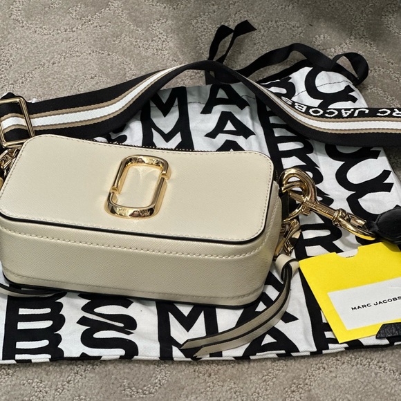 Marc Jacobs Cream and Black Crossbody Bag - Picture 2 of 8